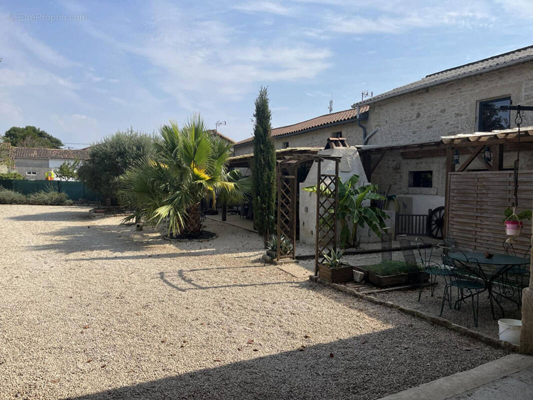 Maison à SAINTE-NEOMAYE