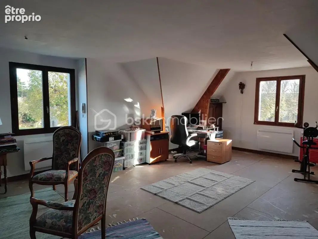 Pavillon sur sous-sol de 184 m² avec jardin et dépendance - photo 11
