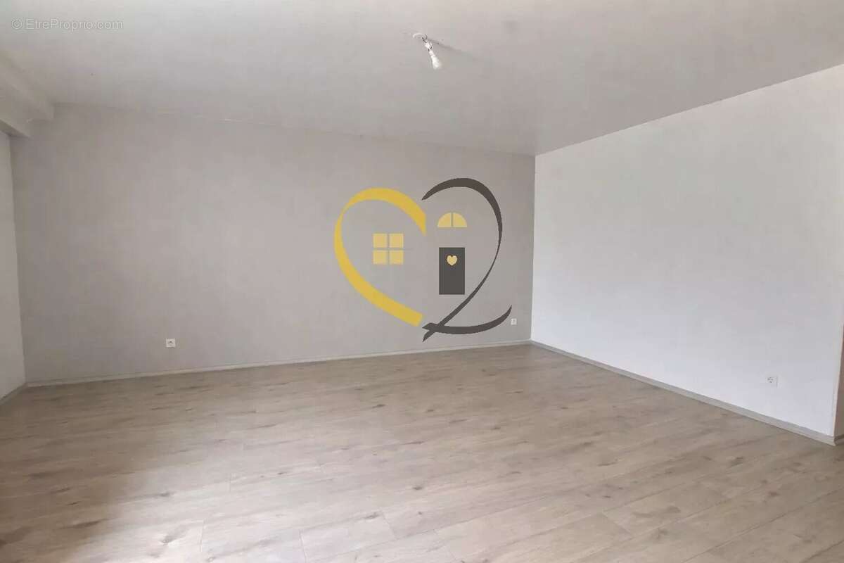 IMMEUBLE DE 196,98 m² à Saint Martin D'Auxigny - photo 6