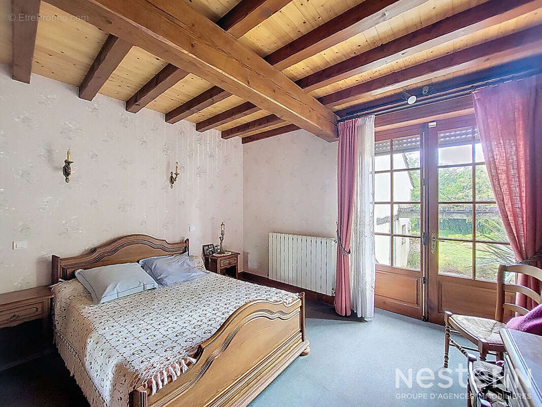 A Vendre Bâtisse en pierre de 310 m² avec dépendances sur une propriété de plus de 1,8 ha - photo 10