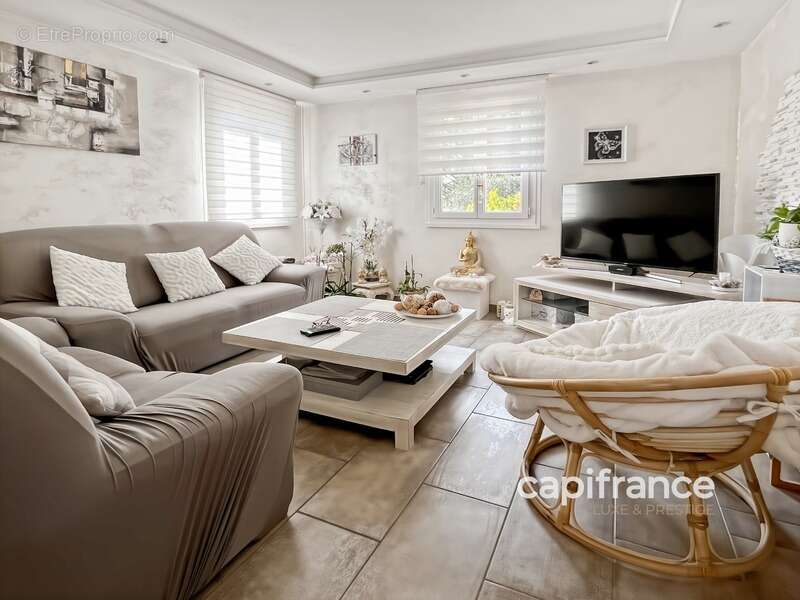 Maison à BAGNOLS-EN-FORET