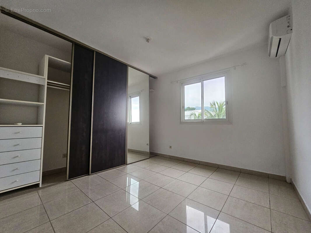 Photo 2 - Appartement à SAINT-DENIS