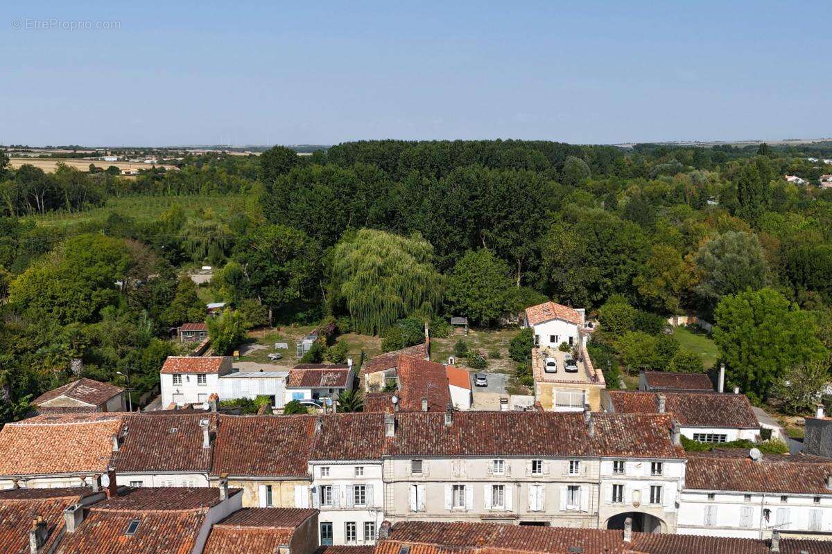 Maison à SAINT-JEAN-D&#039;ANGELY
