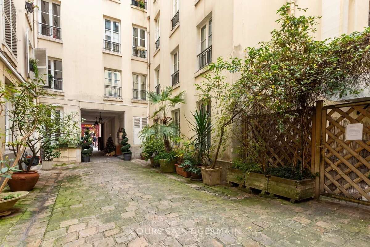 Appartement à PARIS-6E