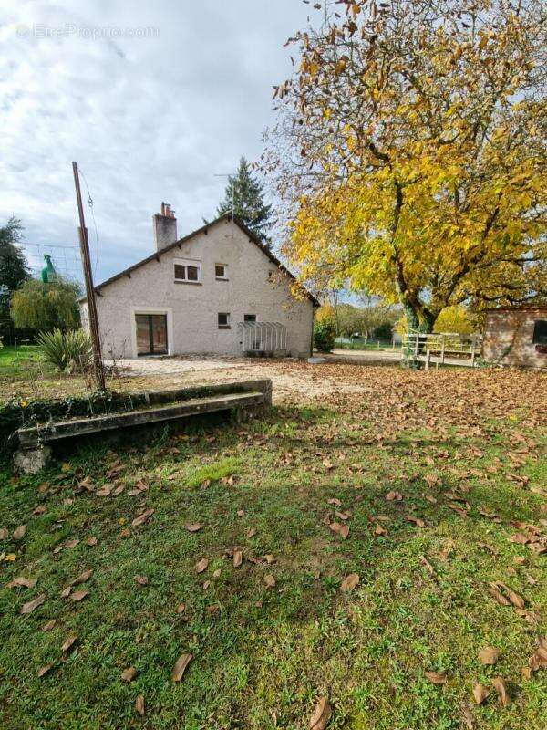 Maison à LES BORDES