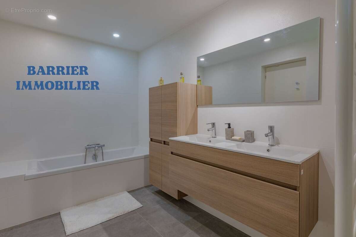 Maison à VAULX-MILIEU