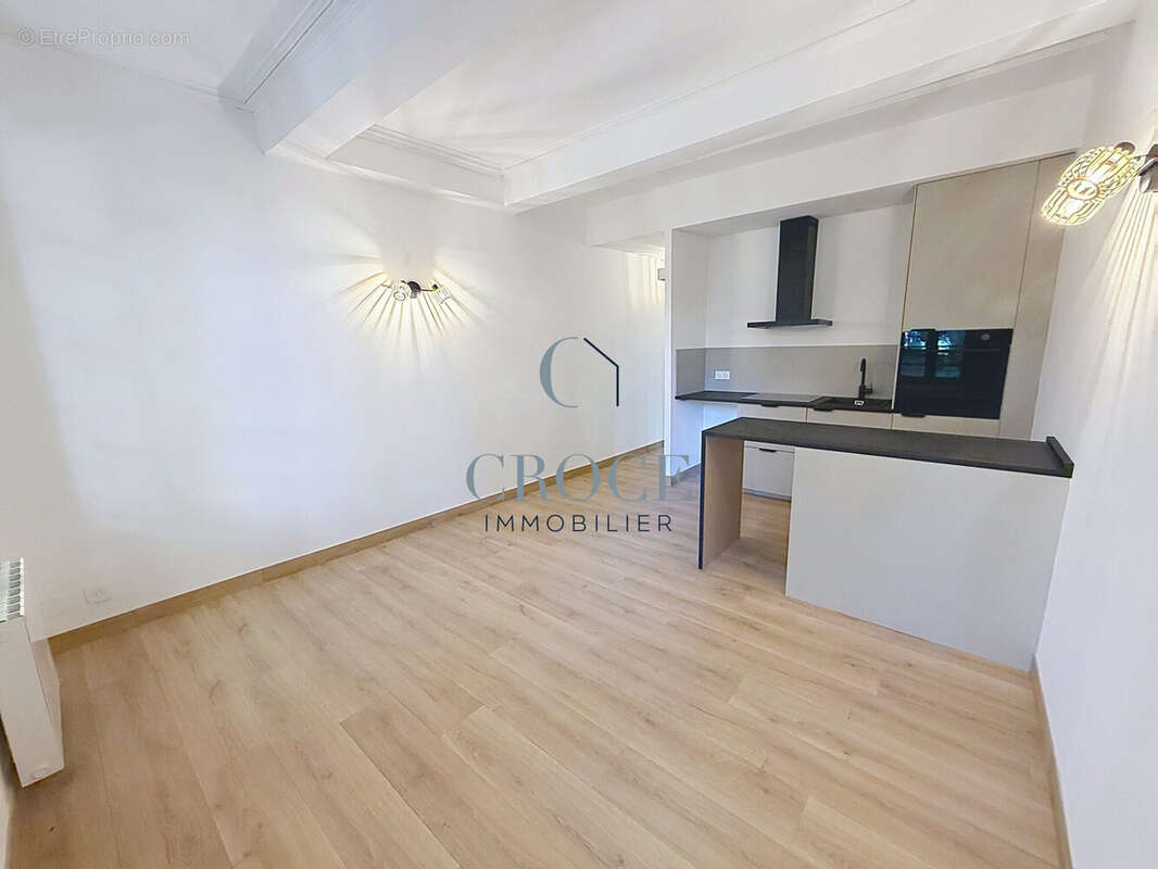Appartement 23 m² à Uzes  - photo 6