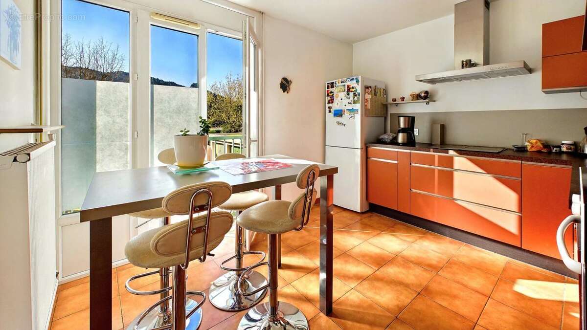 Appartement à GUILHERAND-GRANGES