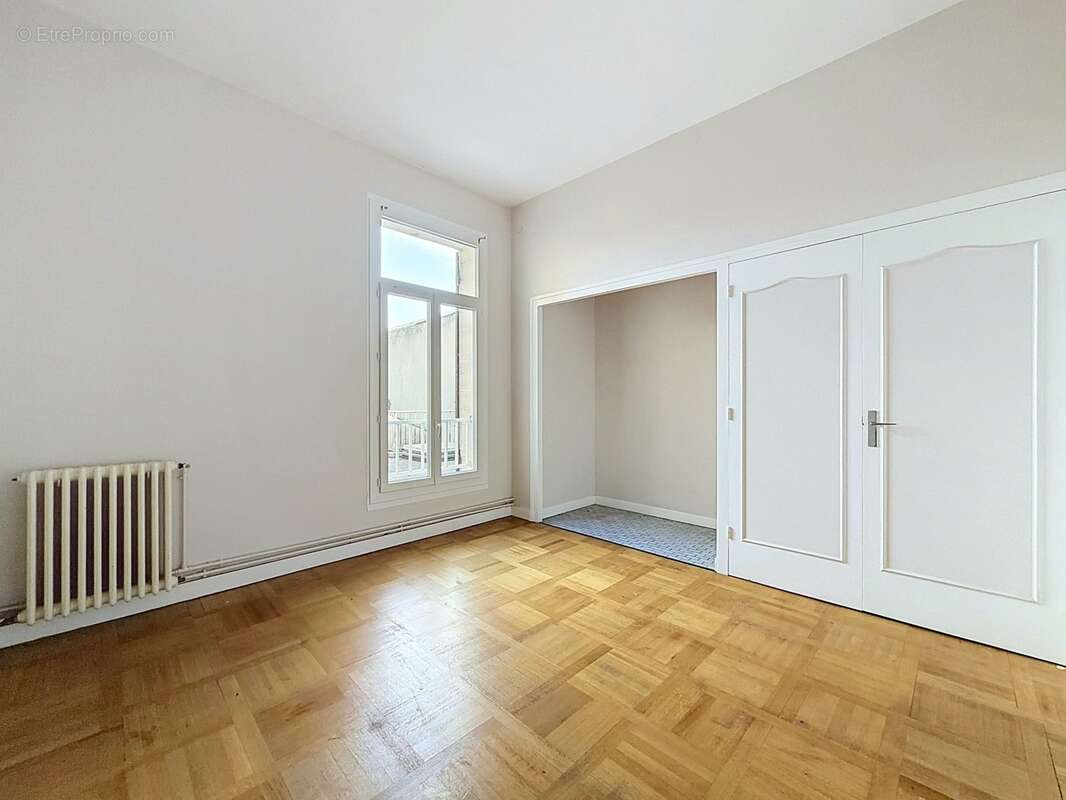 BERGERAC CENTRE – Superbe appartement de standing de 110 m² - Type 4 - avec balcon - photo 4