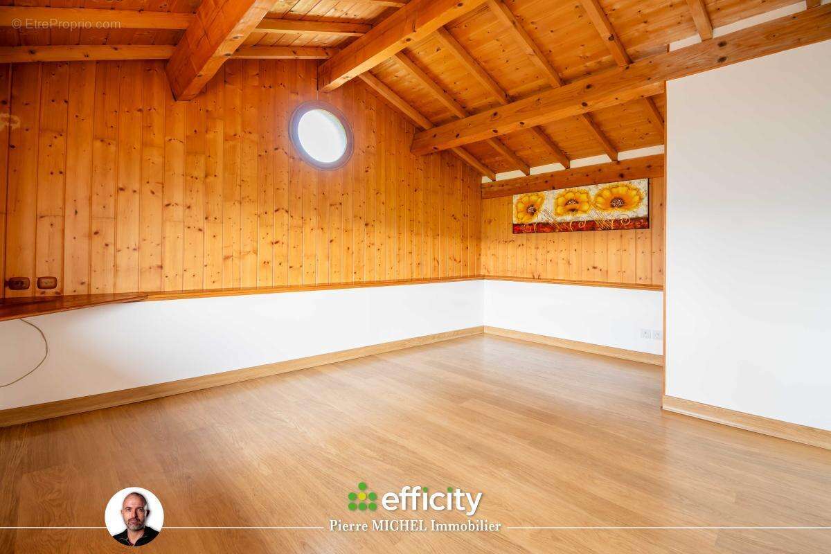 Maison 136 m² à Bessenay  - photo 17