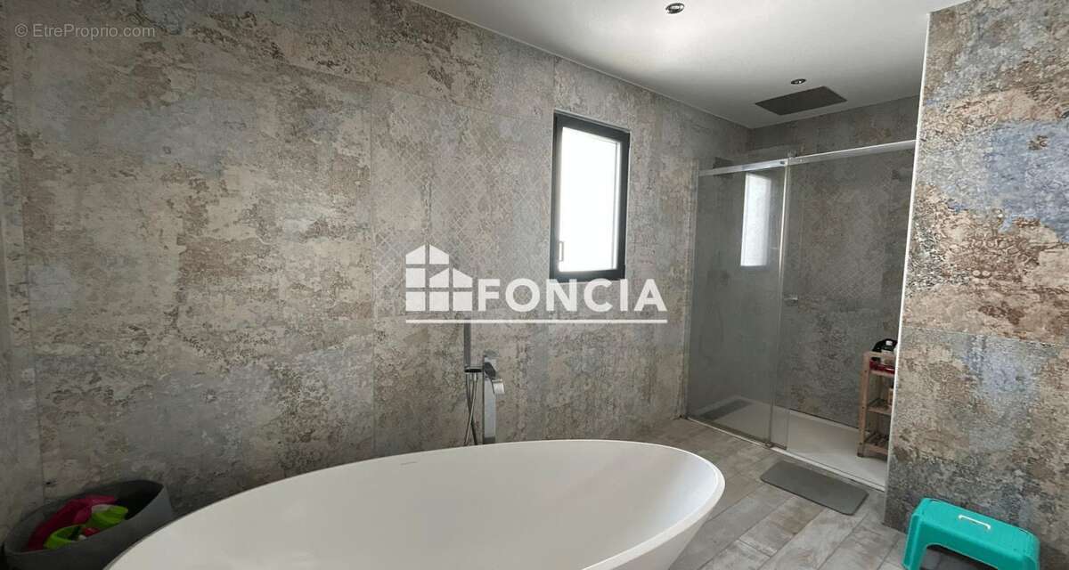 Aigues mortes. villa d'exception – 318 m² – prestations haut de gamme – studio indépendant – piscine - photo 11