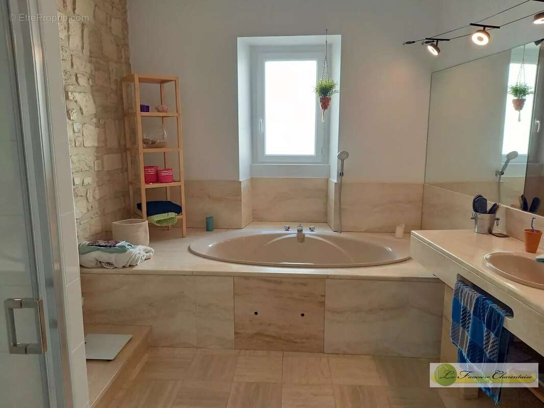 Maison à SAINT-AMANT-DE-BOIXE