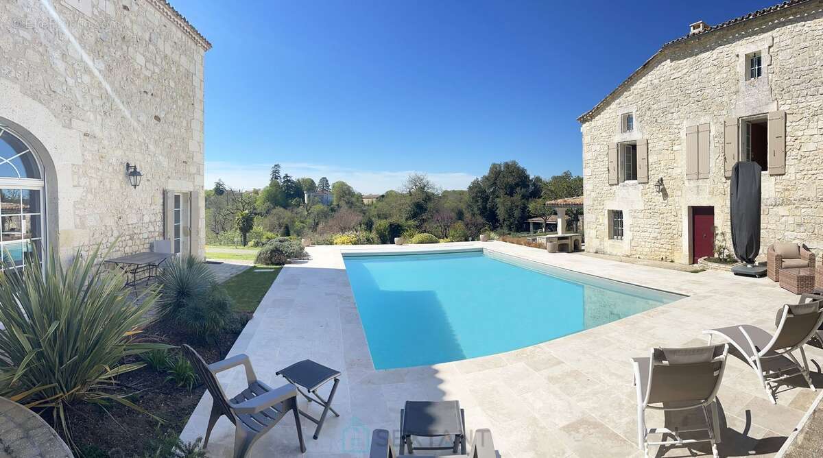 Propriete d'exception de 455 m² sur un terrain de 3 628 m² - photo 3