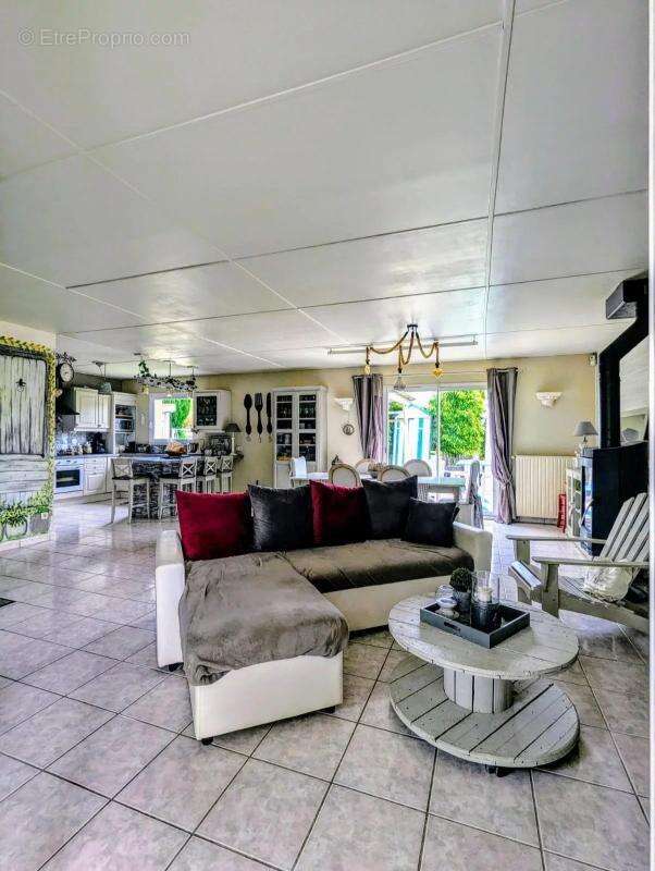 Maison à VEAUCHETTE