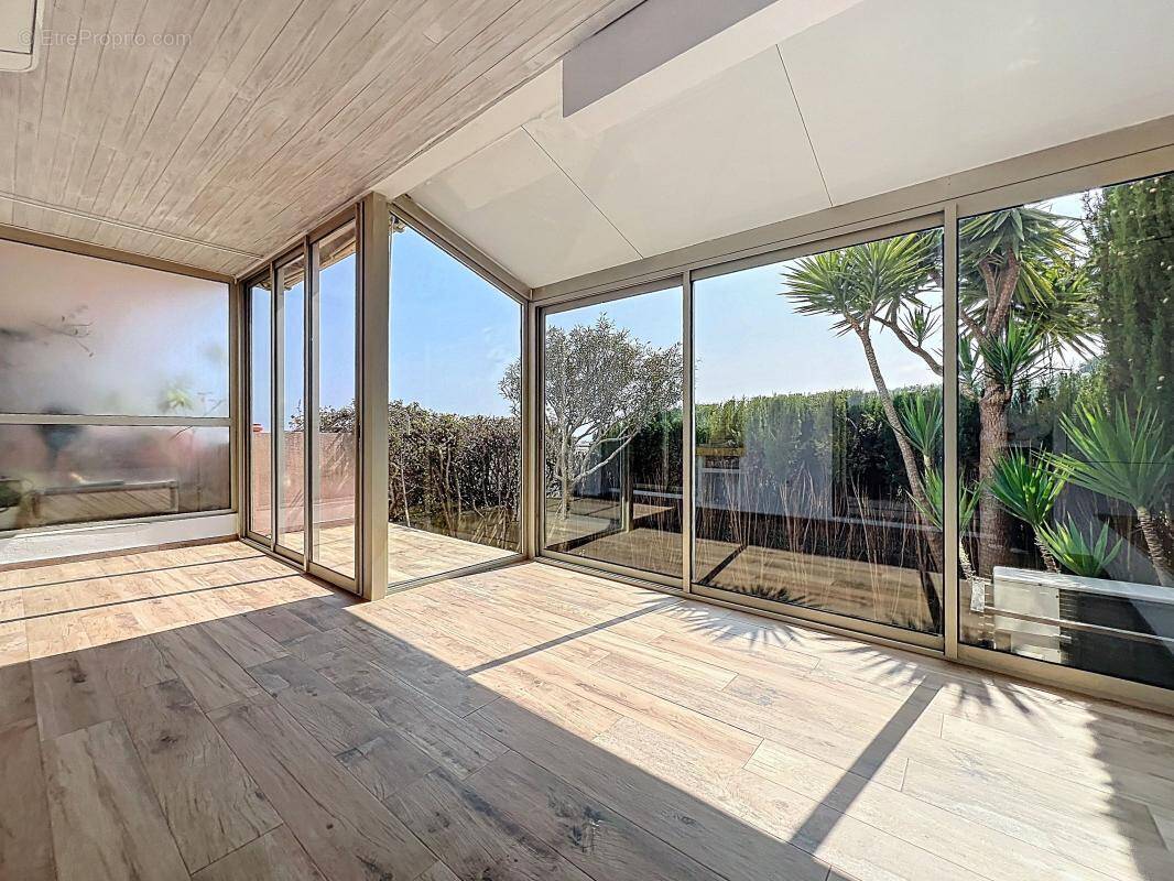 Appartement à VILLENEUVE-LOUBET