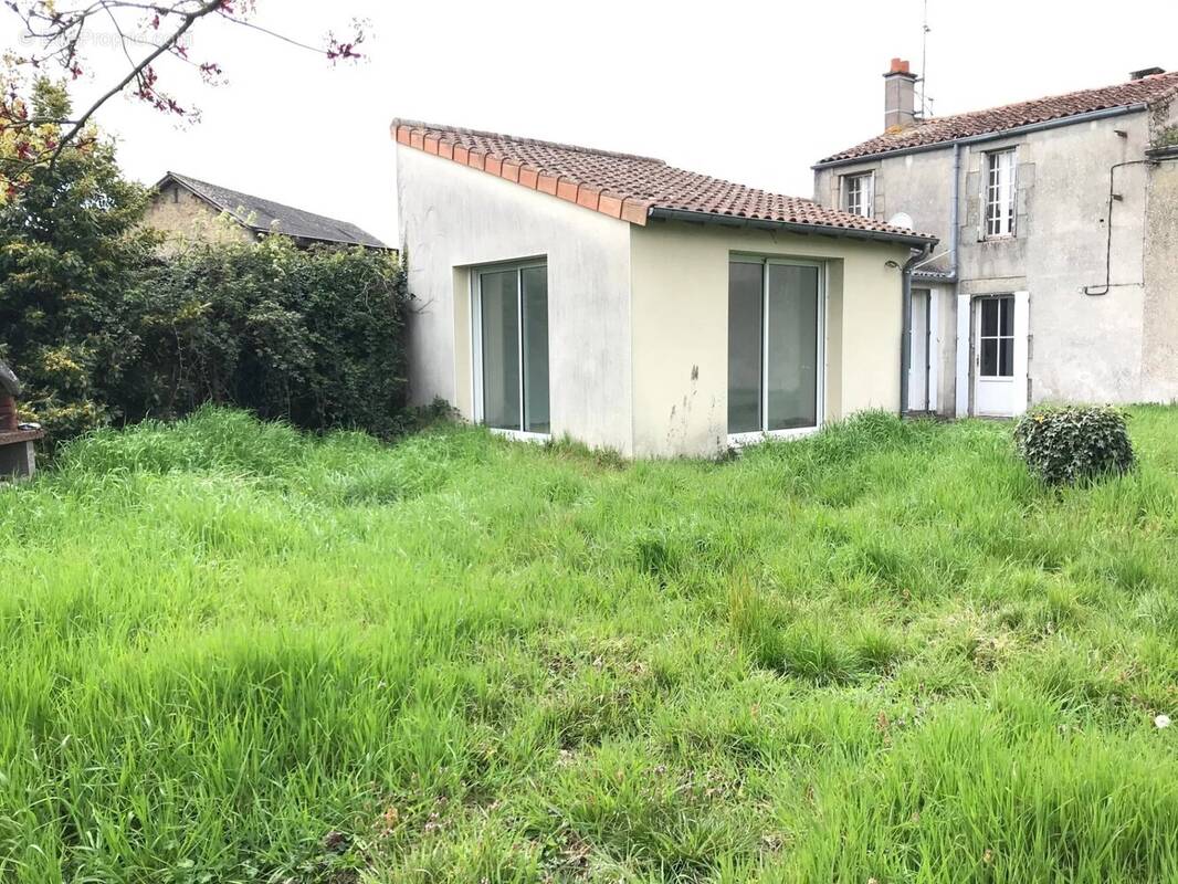 Maison à NUEIL-LES-AUBIERS