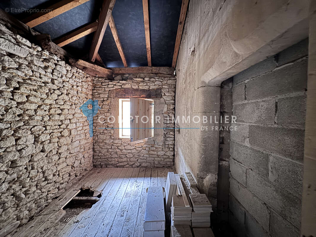 Maison de village T4 avec terrain + 160m2 à rénover - photo 14