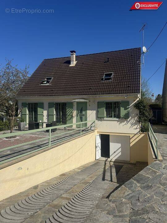 maison familiale;maison 4 chambres; maison avec jardin; maison - Maison à MORIGNY-CHAMPIGNY
