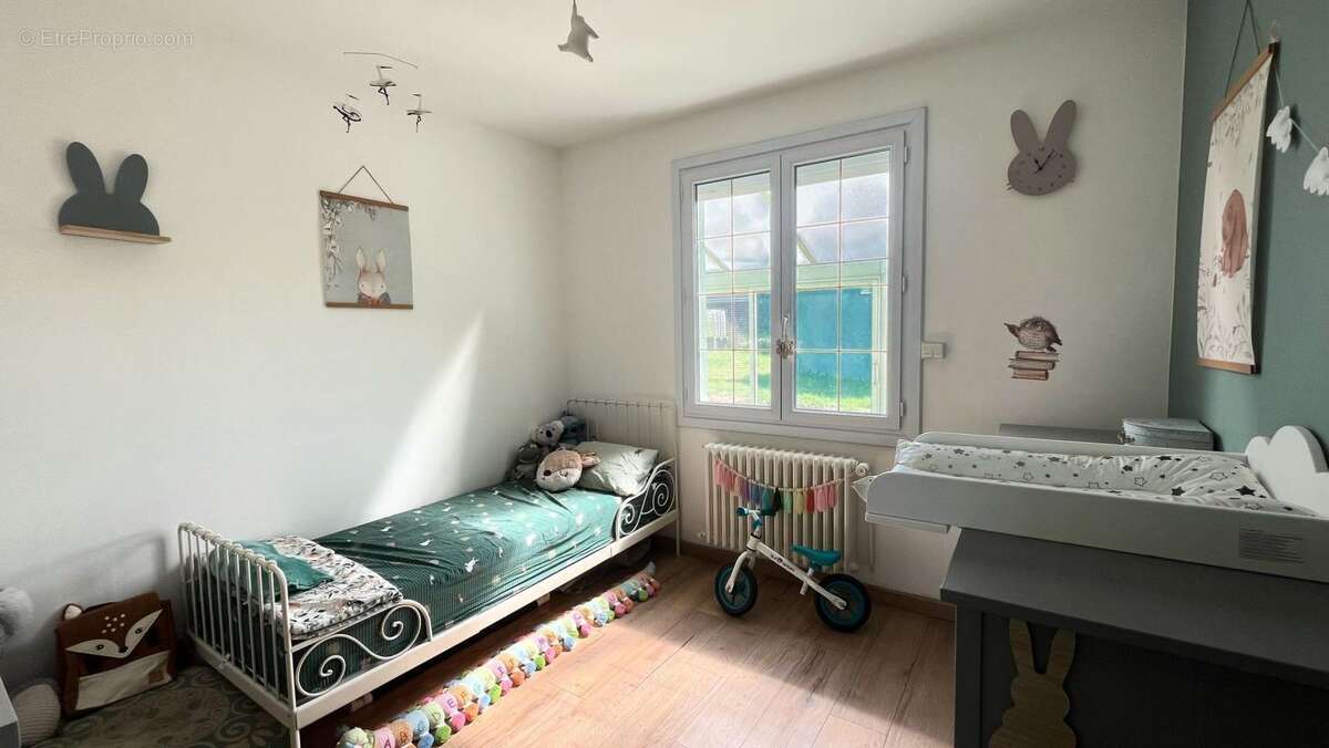 Maison à BAGE-LA-VILLE