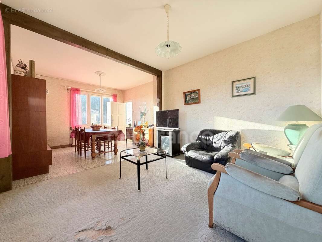Maison 70 m² – 2 chambres  - terrain clos 1 425 m² – double garage - photo 8