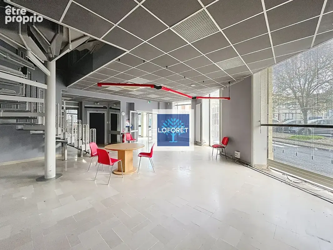 Local commercial d'environ 250m² au coeur de Jonzac - photo 3