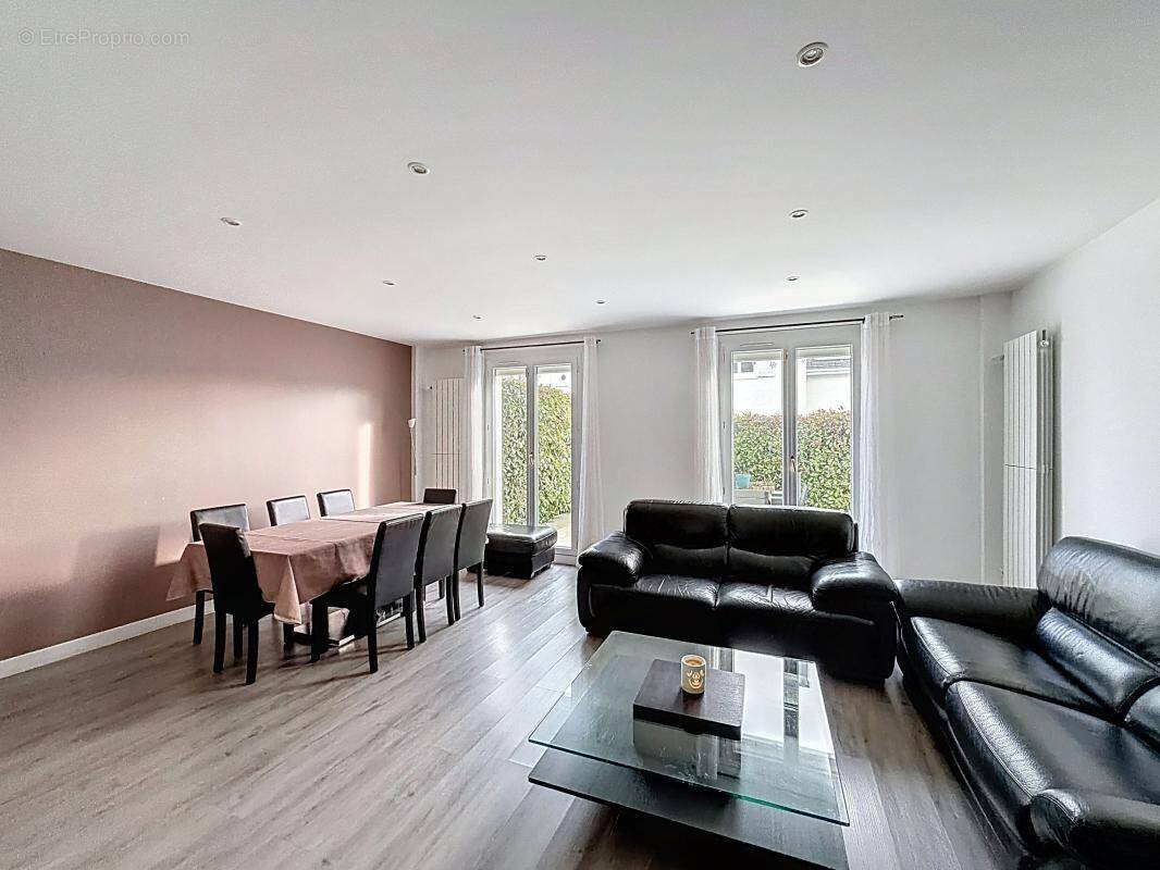 Maison à VOISINS-LE-BRETONNEUX