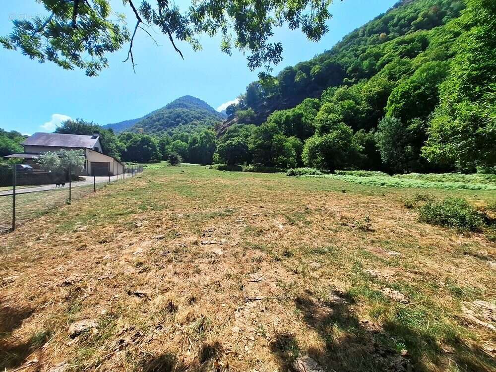 Terrain à SAINT-BEAT