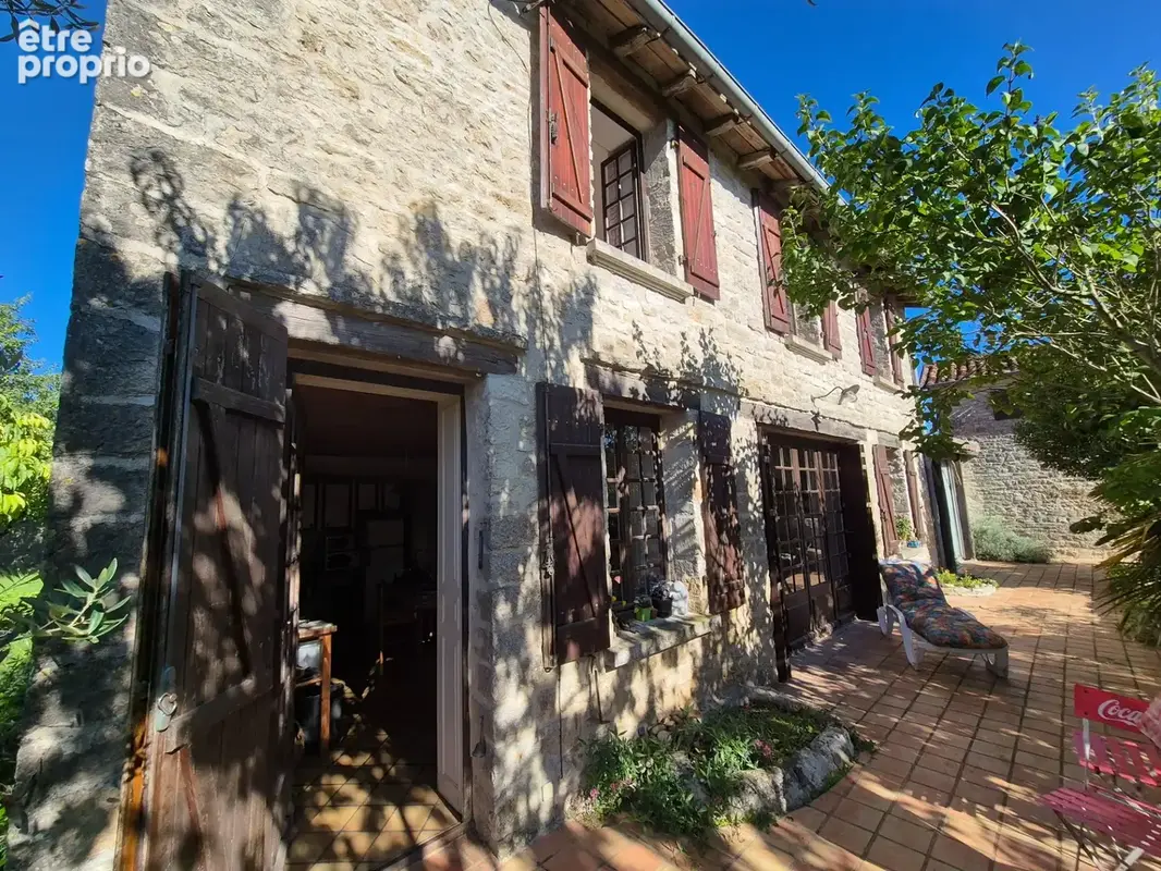Corps de Ferme de 340 m2, avec plusieurs maisons indépendantes et 200 m2 de dépendances - photo 46