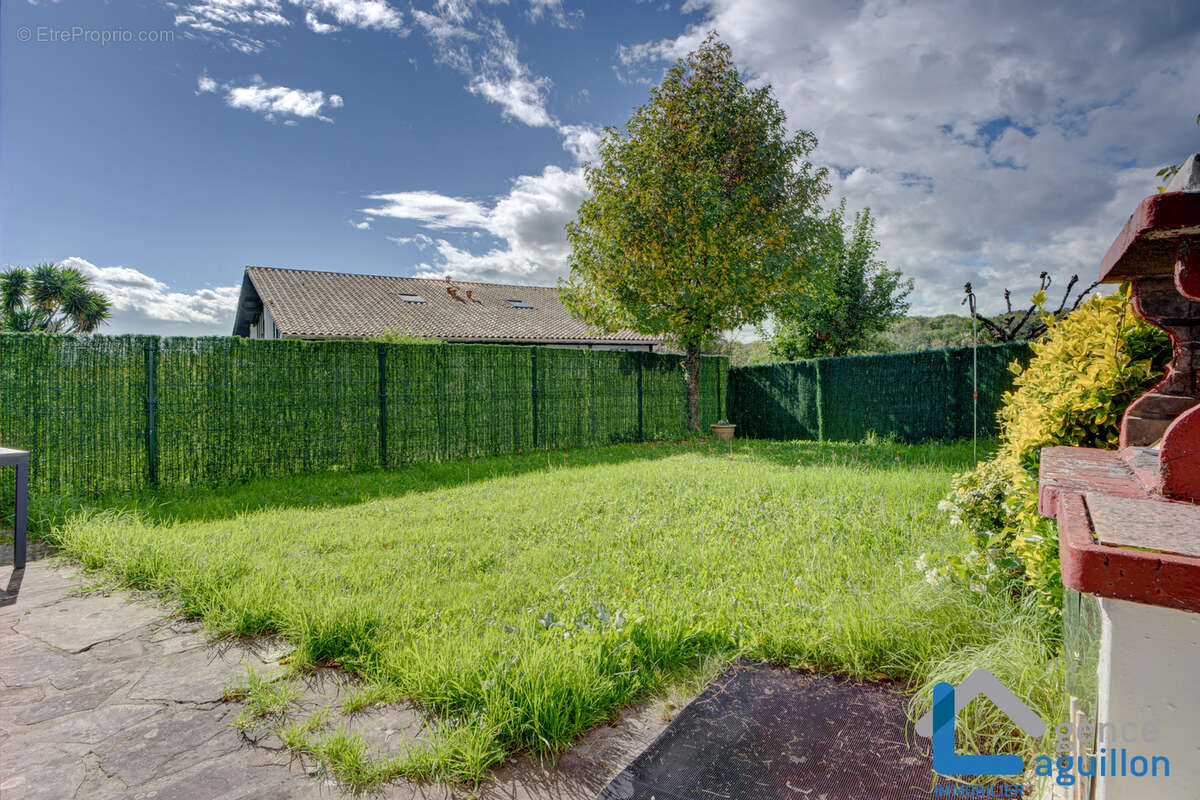 Maison 3 pieces en copropriete sur 3 niveaux avec terrasse, jardin et parking - photo 3