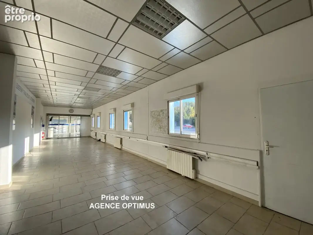 A VENDRE - Local professionnel avec vaste terrain clos à Villeneuve-la-Guyard (89) - photo 8