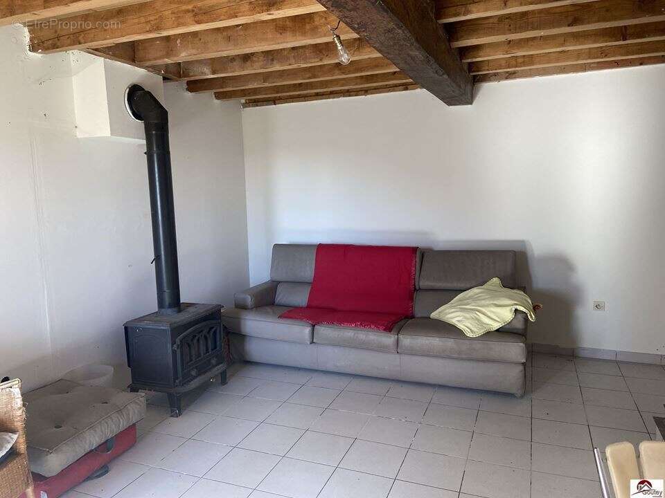 Maison 74 m² à Cremeaux  - photo 3