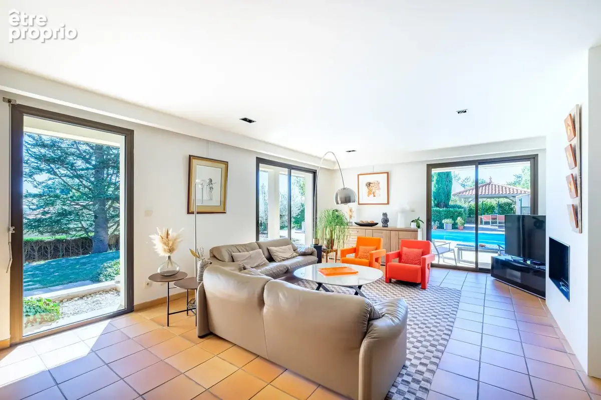 Haut de collonges - maison d architecte de 218m2 sur parc paysager de 2 620m2 avec piscine - photo 10