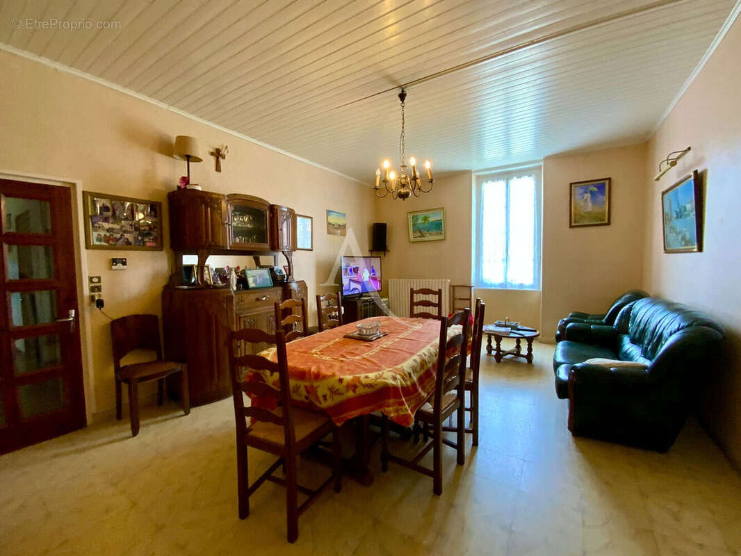 Maison  6 pièce(s) 138 m2 - photo 2