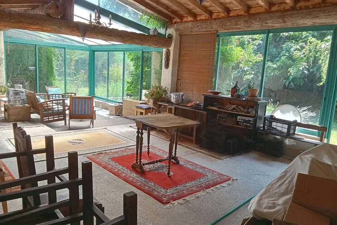 Grande maison de ville avec jardin arboré et puits. - photo 6