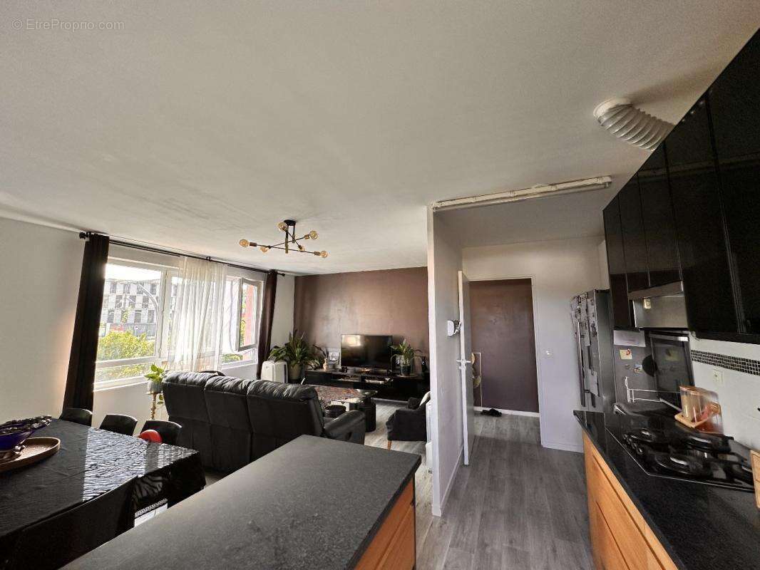 Appartement à VILLETANEUSE