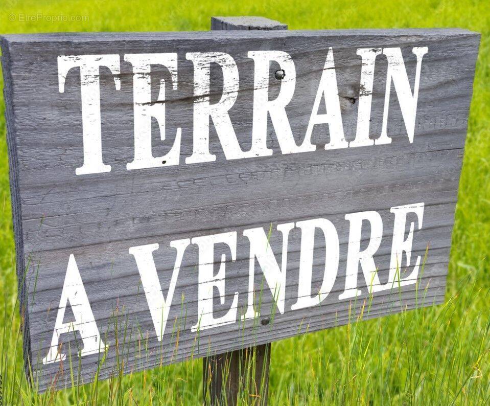 Terrain à JOUY-LE-MOUTIER