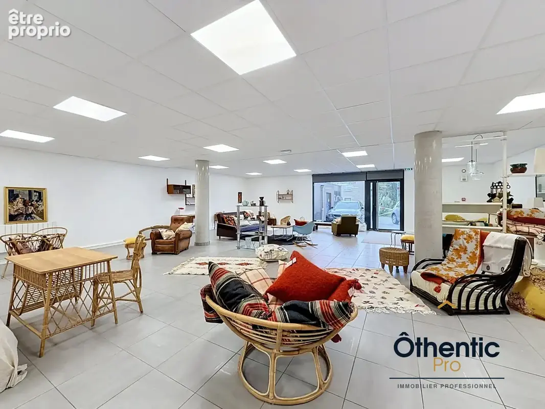 Bourgoin-jallieu — à vendre, local professionnel de 157 m2 - photo 2