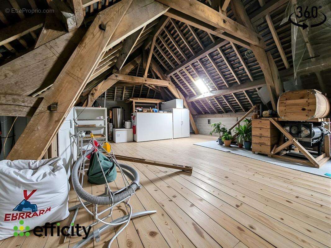 Maison à LA CHAPELLE-DES-FOUGERETZ