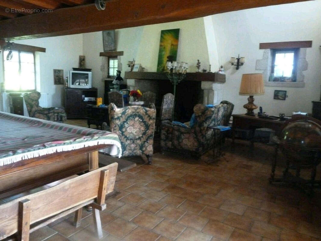 Maison à MONTAIGU-DE-QUERCY