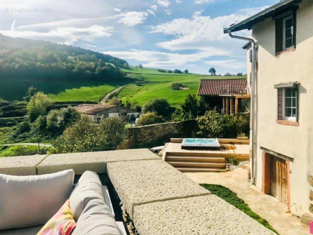 Maison à MONTROMANT