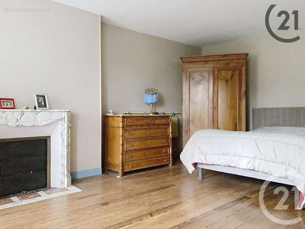 Maison à LES ORMES-SUR-VOULZIE