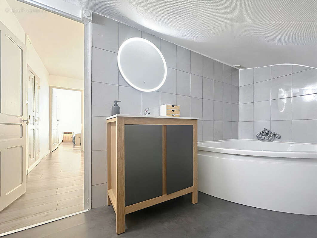 Maison type longère énovée avec dépendances. - photo 11