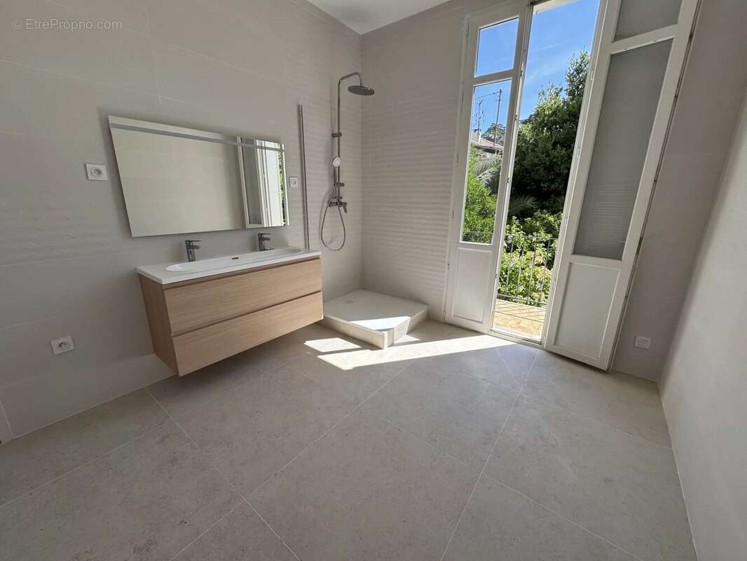 Cannes vente 3 pièces au calme absolu dans maison bourgeoise - photo 5