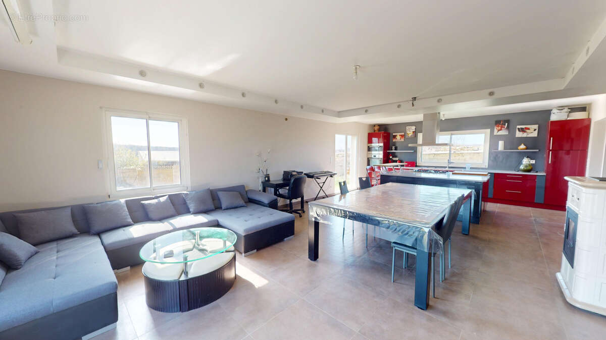 Maison familiale de 145 m2 (255 m2 utiles) avec piscine   Terrain de 880 m2   Vernou-la-Celle-sur-Seine (77670 - photo 4