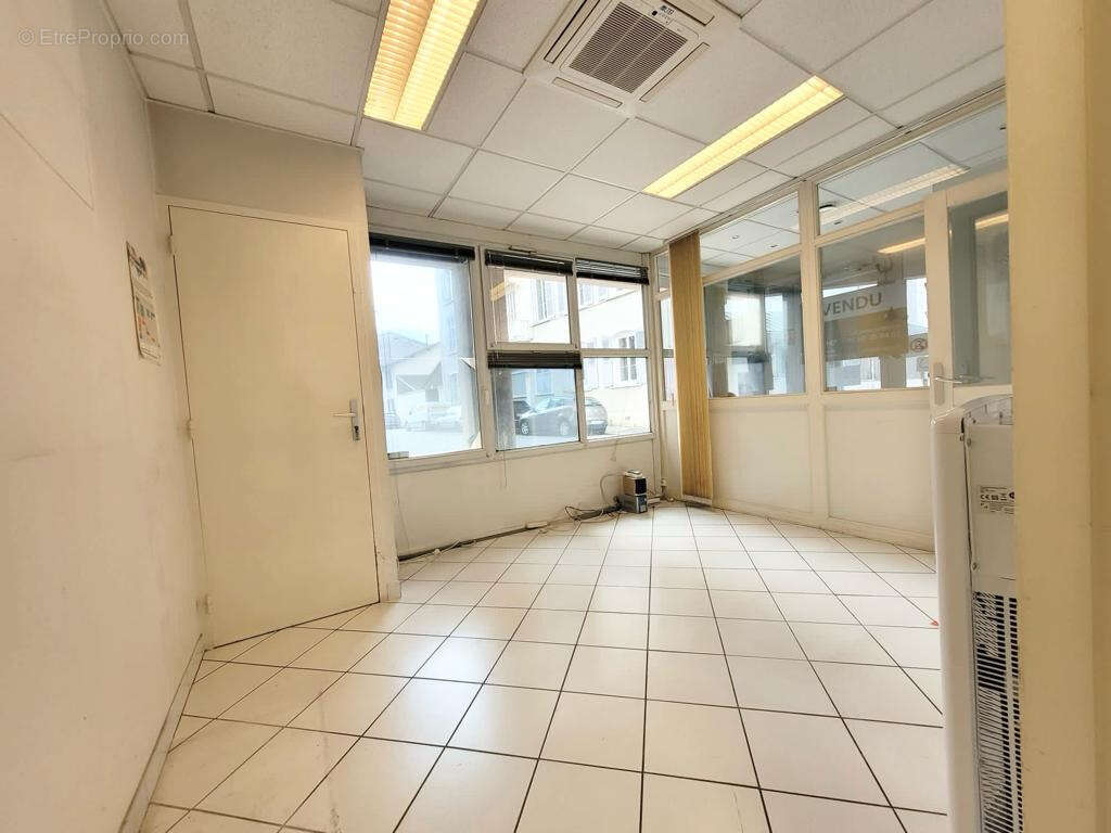 Commerce à VIZILLE