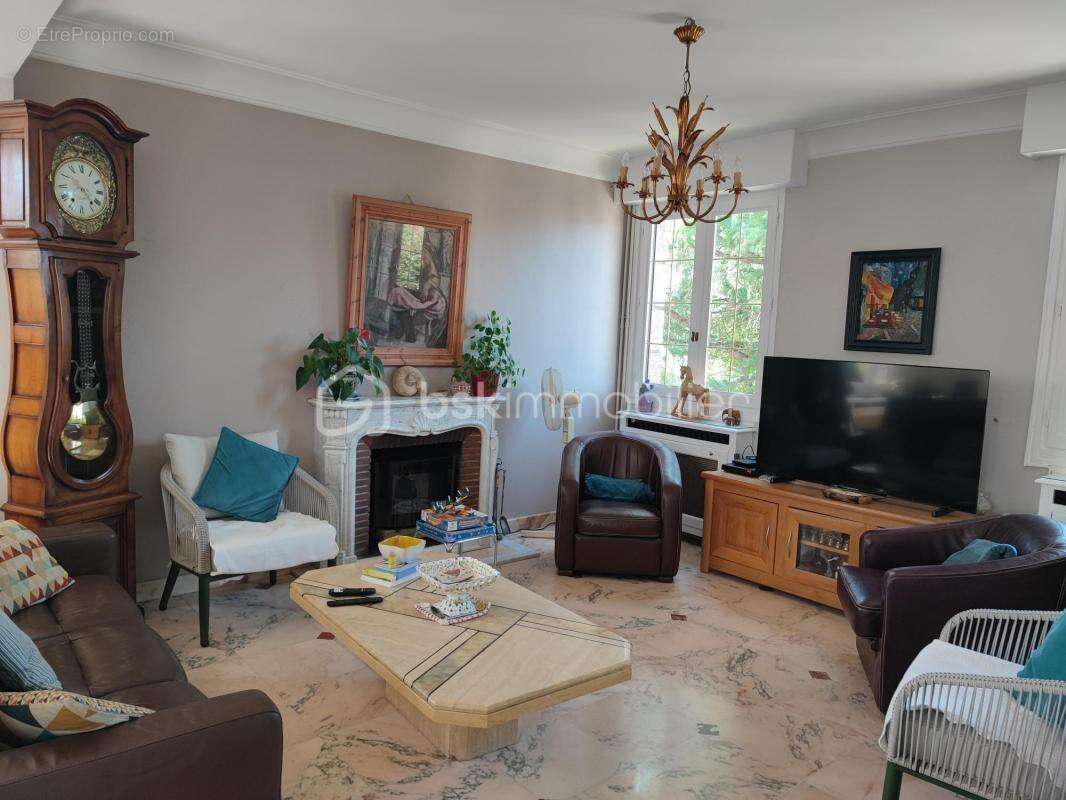 Pavillon sur sous-sol total de 234 m² sur 880 m² de jardin - photo 2