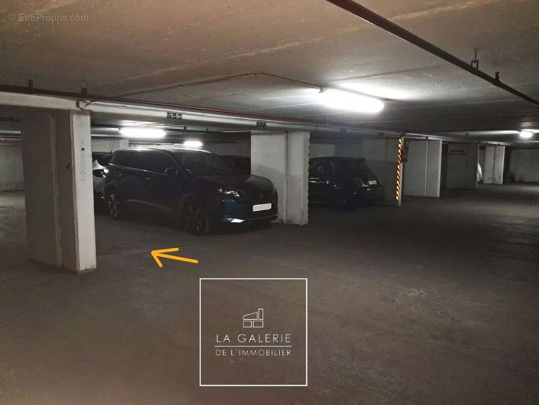 Parking à PARIS-16E