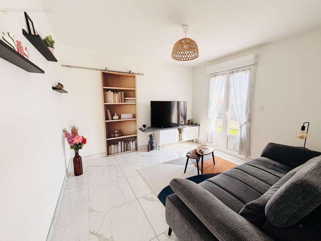 Maison 5p 155m2 terrain 811m2 - photo 2