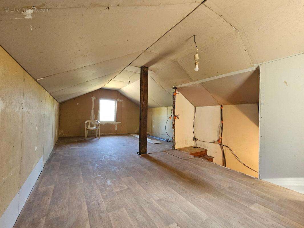 Maison à SAINT-JEAN-D'ANGELY