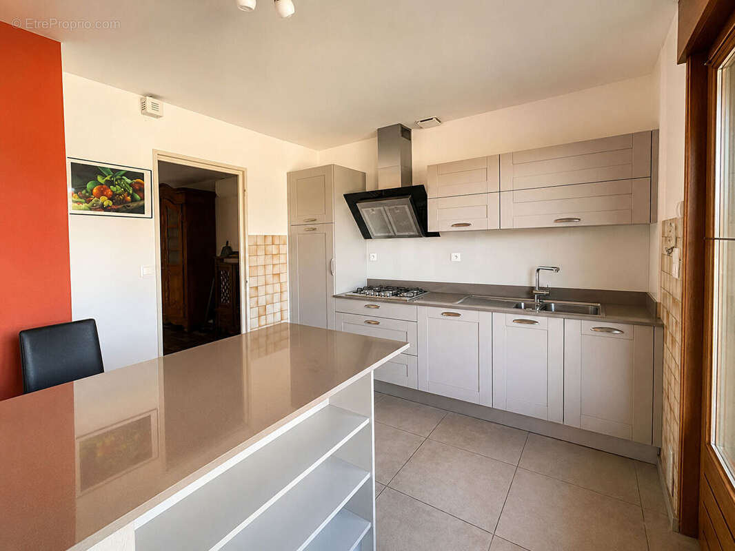 Maison individuelle à vendre 106 m², 3 chambres, sous-sol complet et terrain arboré de 2 000 m² - photo 10